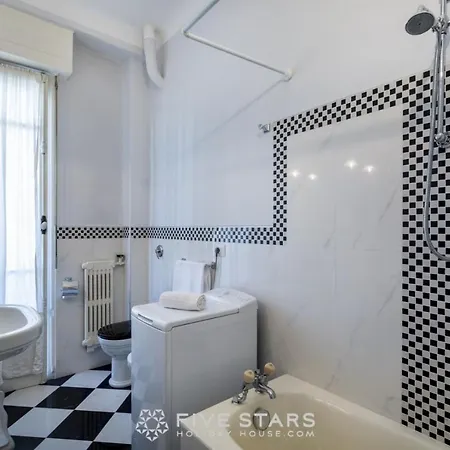 Studio 53 Five Stars Holiday House Apartment